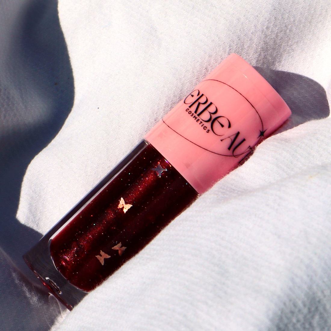 Desire, high shine glitter gloss, in a pink-capped MEERBEAUT wand tube