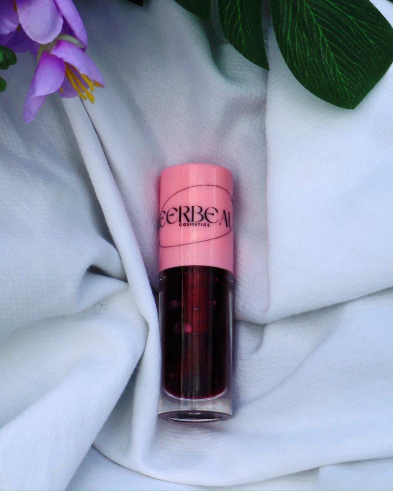 Lust, high shine pigmented tinting gloss, in a pink-capped MEERBEAUT wand tube