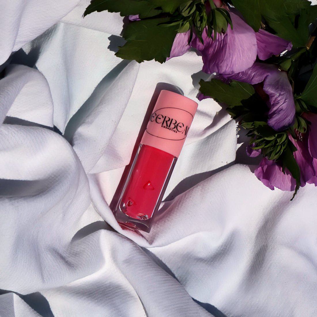 Linear Pink, high shine pigmented nude gloss, in a pink-capped MEERBEAUT wand tube