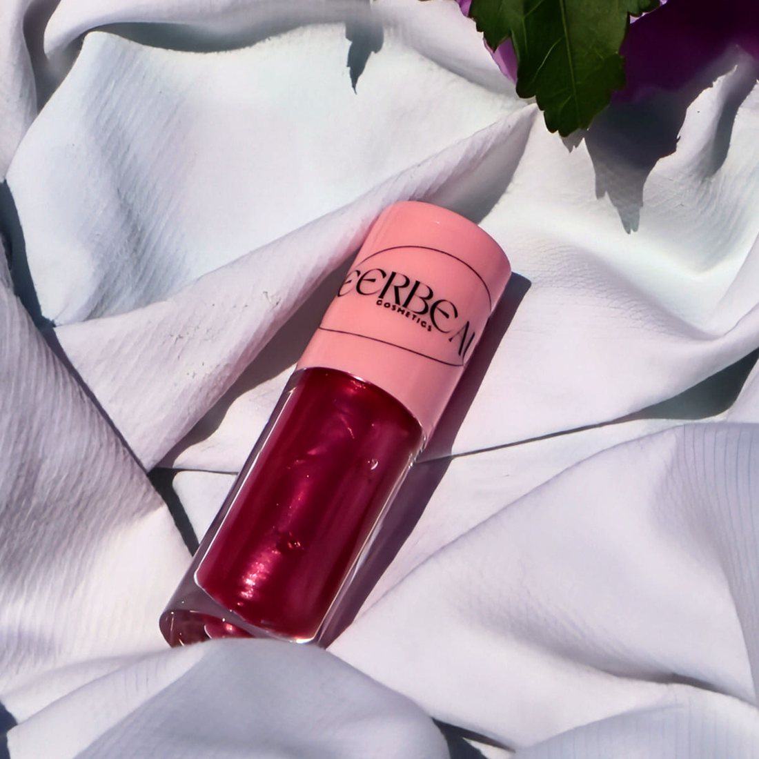 Morphix, high shine shimmer gloss, in a pink-capped MEERBEAUT wand tube