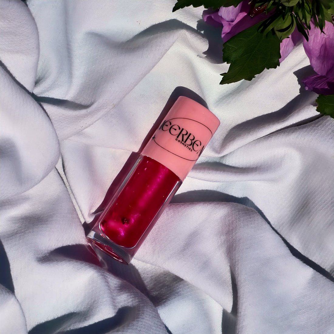 Pixie Dust, high shine shimmer gloss, in a pink-capped MEERBEAUT wand tube