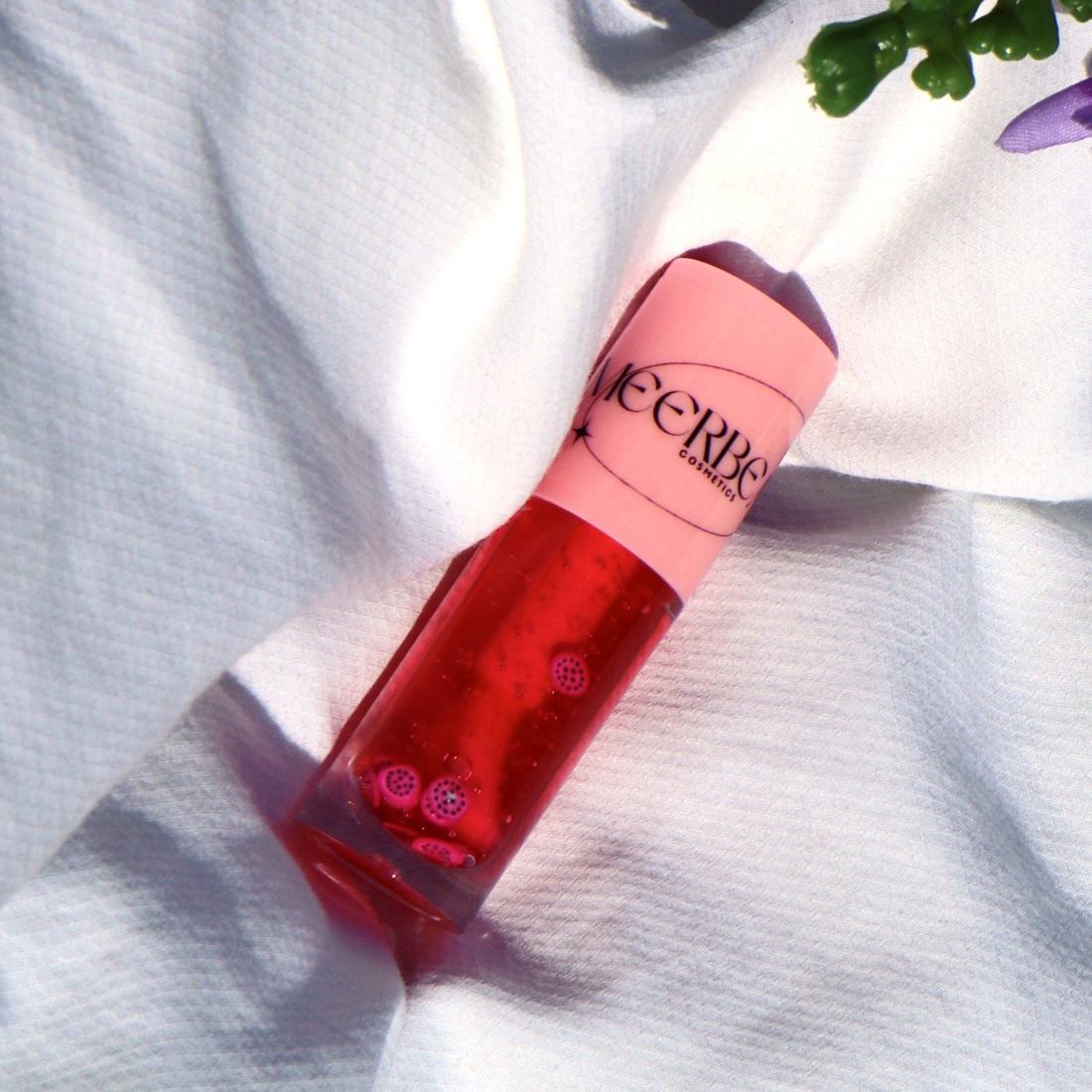 Pink Drink, high shine tinting jelly gloss, in a pink-capped MEERBEAUT wand tube